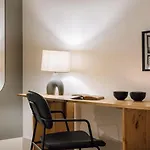 Kamour - 2 Bedrooms And Balcony In Baixa